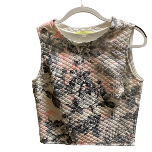 NWOT Gianni Bini Rose Print Quilted Crop Top - Perfect condition, never worn🌷🌹 - Picture 4 of 7